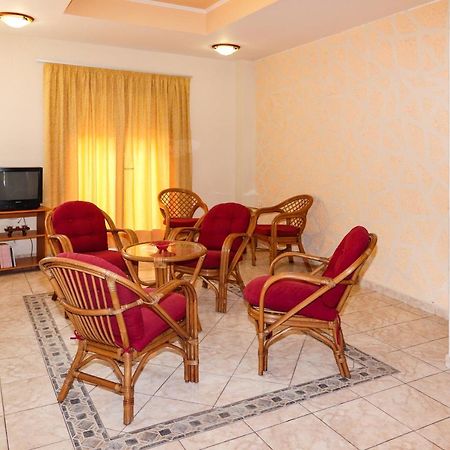 Angela Hotel Лутра Едипсу Екстериор снимка