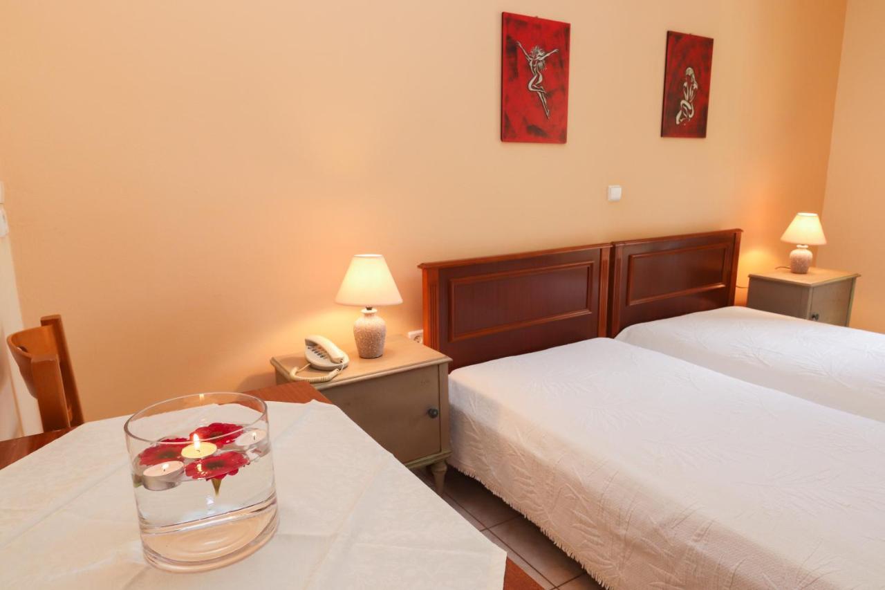 Angela Hotel Лутра Едипсу Екстериор снимка
