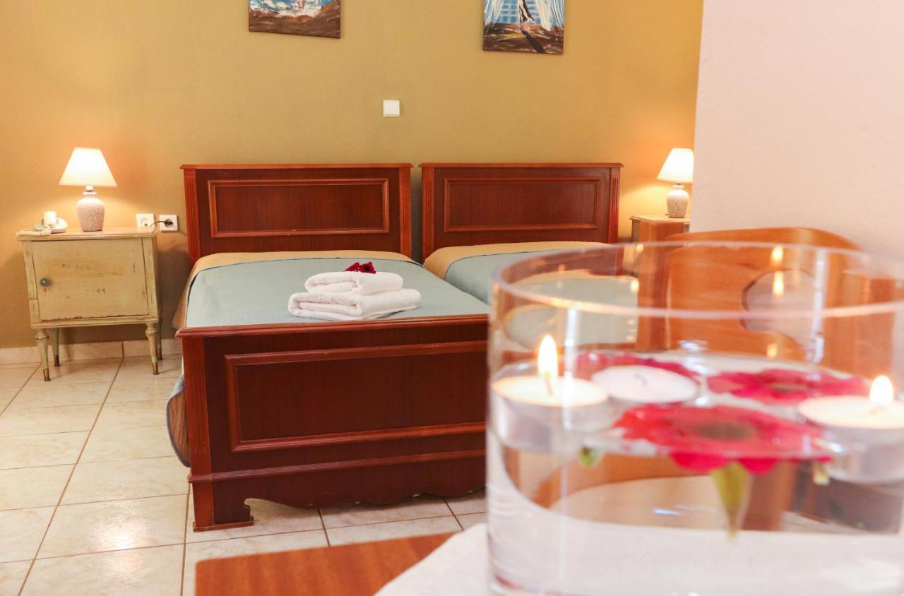 Angela Hotel Лутра Едипсу Екстериор снимка