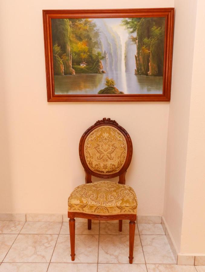 Angela Hotel Лутра Едипсу Екстериор снимка