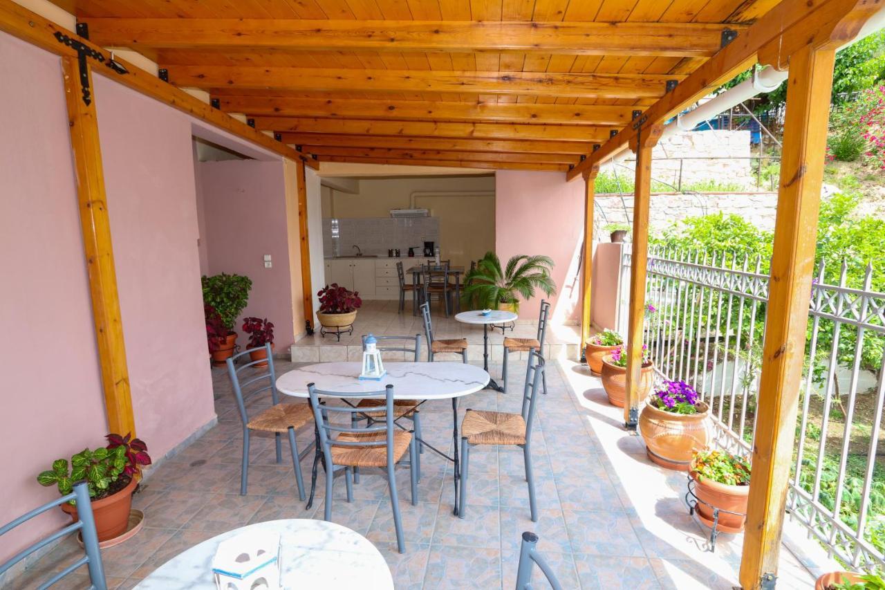 Angela Hotel Лутра Едипсу Екстериор снимка
