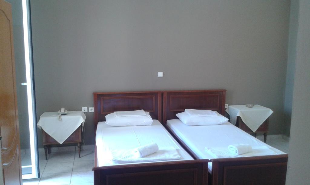 Angela Hotel Лутра Едипсу Екстериор снимка