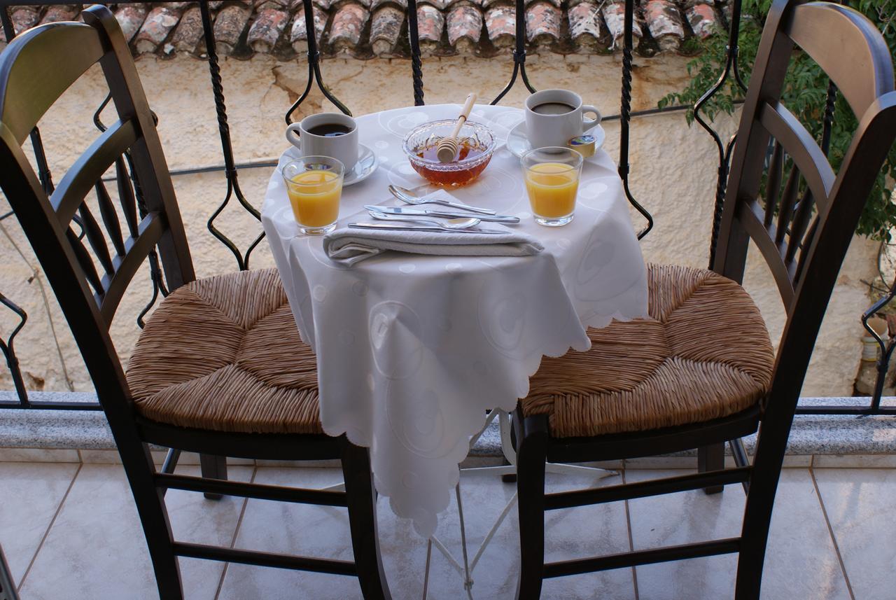Angela Hotel Лутра Едипсу Екстериор снимка