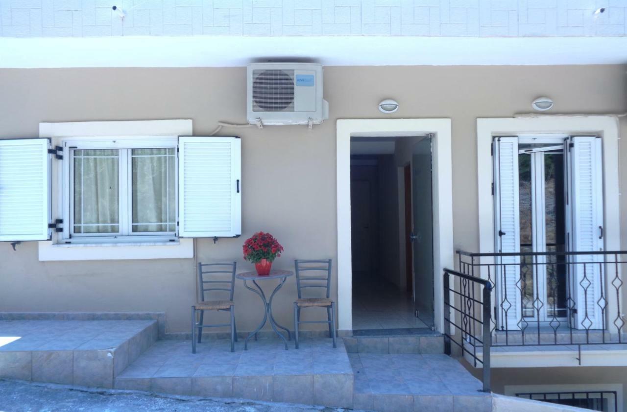 Angela Hotel Лутра Едипсу Екстериор снимка