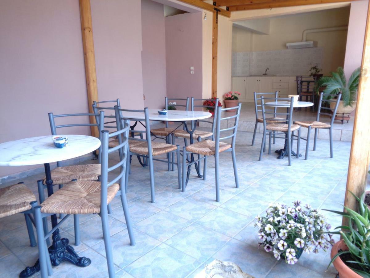 Angela Hotel Лутра Едипсу Екстериор снимка